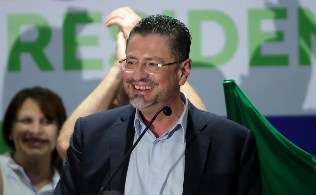 El derechista Rodrigo Chaves, candidato presidencial del partido Progreso Social Democrático. Foto: AFP
