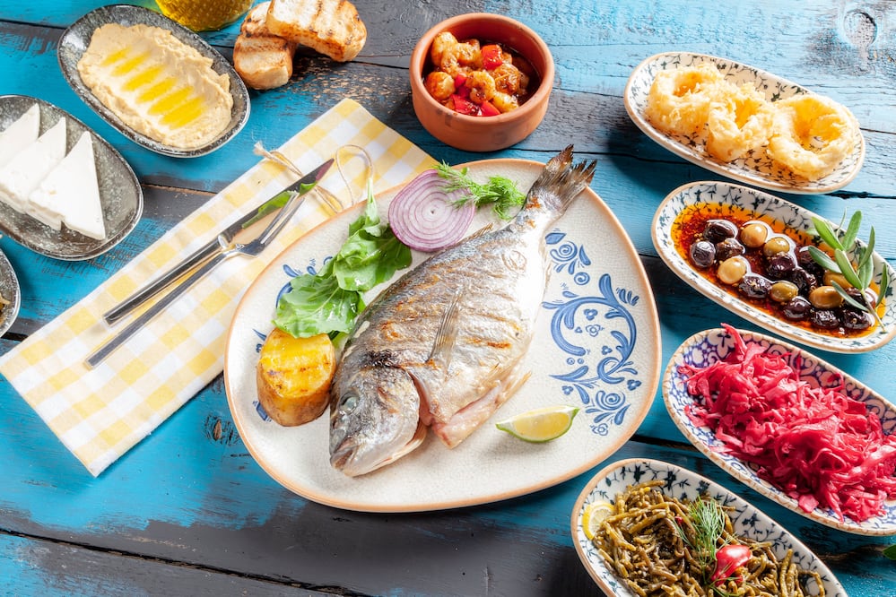 Una alimentación saludable es parte del tratamiento para bajar los triglicéridos. Foto: Pexels