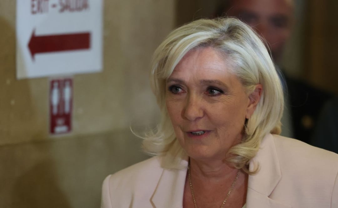 Marine Le Pen, líder del grupo parlamentario de Agrupación Nacional (RN), llega al tribunal de París para la audiencia del veredicto de su recurso de apelación en París, Francia, el 7 de julio de 2026. Foto: EFE