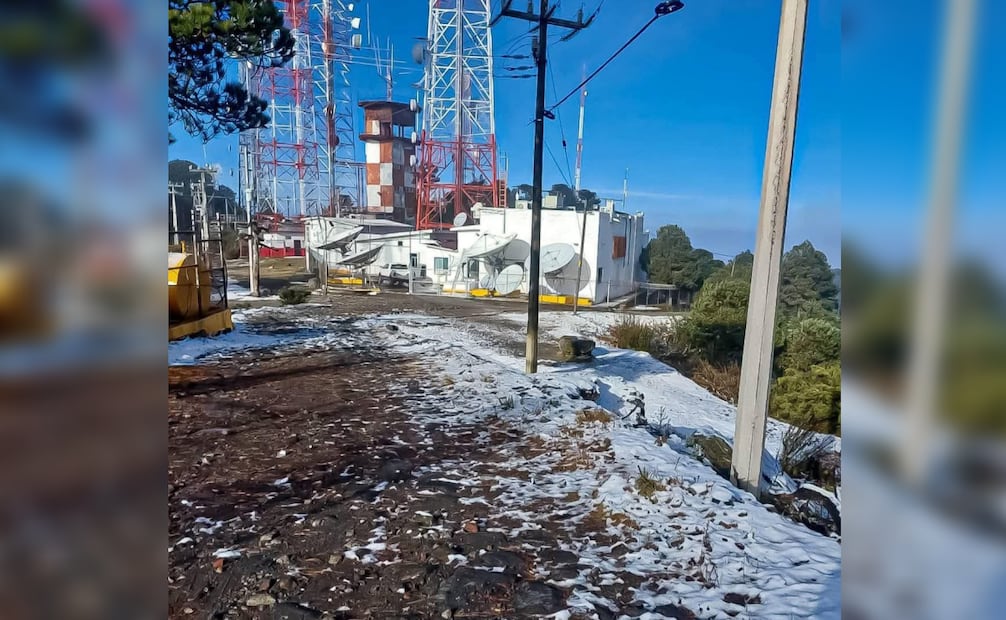 Bajas temperaturas provocan caída de nieve en Jocotitlán y Nevado de Toluca; visitantes llegan a las zonas.
Foto: Especial.
