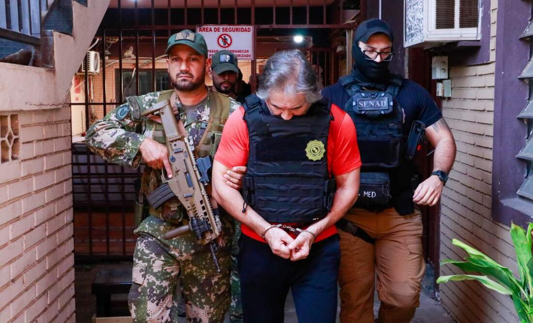 Realizan traslado desde Paraguay a México de Hernán Bermúdez, presunto líder de "La Barredora". Foto: Senad (@senad_paraguay)
