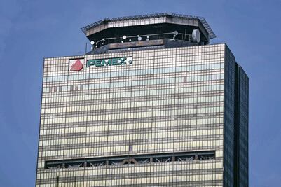 Por si las dudas, líder sindical de Pemex adelantará su reelección