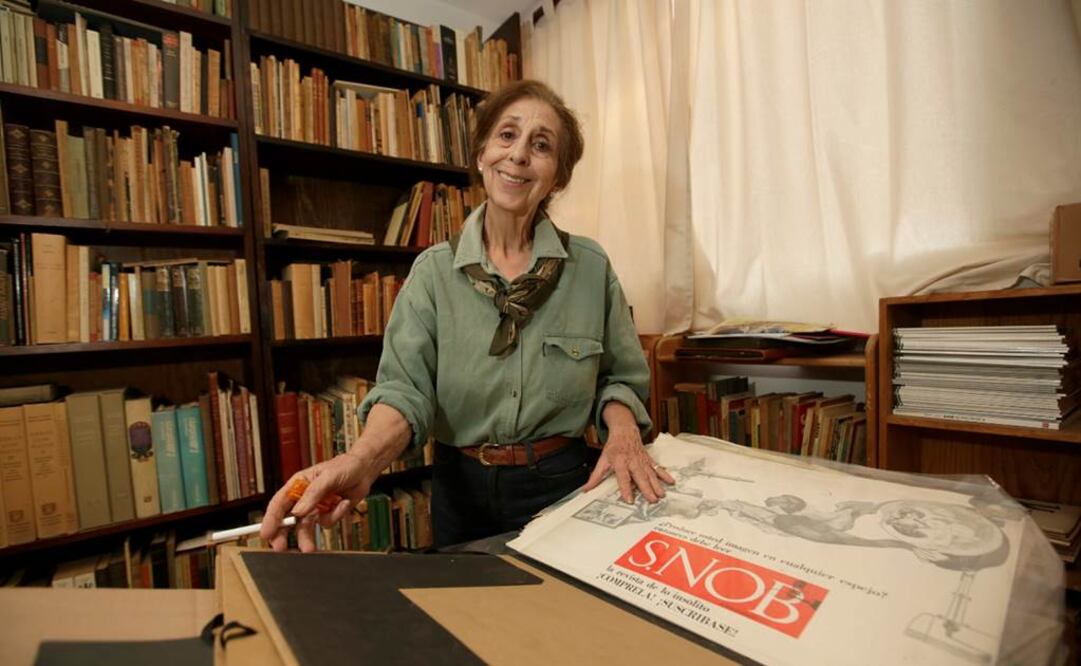 La fotógrafa Paulina Lavista muestra la biblioteca de Salvador Elizondo, hurga en sus documentos, recuerda al autor de "Farabeuf o la crónica de un instante", novela que este año cumple 50 años desde su primera publicación. (FOTO: Luis Cortés / EL UNIVERSAL)