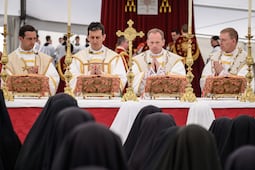 Fraternidad San Pío X consagra a 4 obispos sin autorización papal; León XIV asegura que el acto genera división