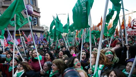 Avanza aborto legal en Argentina; pasa a complicada discusión en el Senado