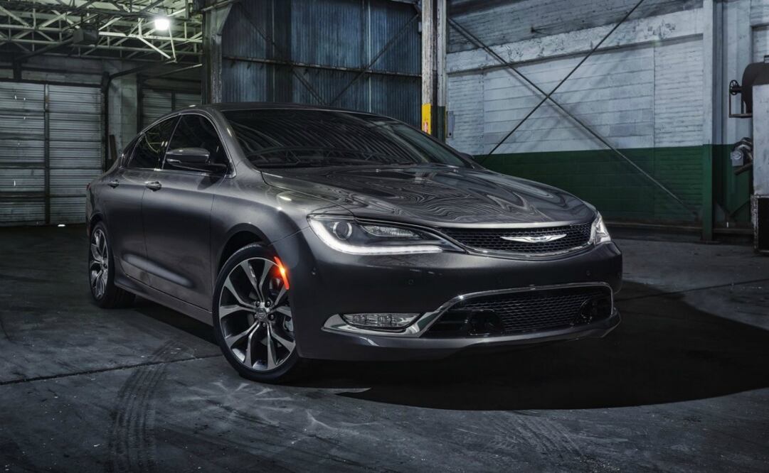 La caja de nueve cambios del Grupo FCA, en esencia tiene el mismo funcionamiento que una caja automática convencional, pero los escalonamientos ayudan a reducir el rango de cambio en las revoluciones del motor. Este mecanismo mejora la eficiencia en el consumo de combustible.
Cero mantenimiento. En condiciones normales de manejo, el fluido instalado desde la fábrica provee la lubricación necesaria para toda la vida útil del auto y no requiere de un cambio de aceite o filtro de la transmisión, pero se debe cambiar el fluido y el filtro si por alguna razón se contamina con un líquido. Está disponible en Jeep Cherokee, Chrysler Pacífica a gasolina, Jeep Renegade, Ram ProMaster City, Fiat 500X y Chrysler 200.