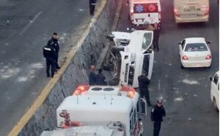 Volcadura de combi deja 5 lesionados en Tlalnepantla 