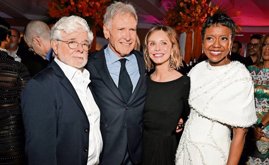 George Lucas, Harrison Ford con su pareja Calista Flockhart, y Mellody Hobson, fundadora del museo y esposa del realizador. Foto: LUCAS MUSEUM. GETTY IMAGES