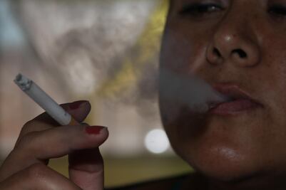 Tabaquismo afecta más con VIH/sida, alerta IMSS