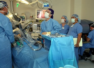 Médicos canadienses exigen que no les aumenten el salario