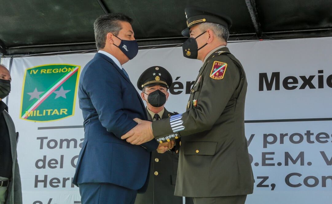 La semana pasada, Vicente Antonio Hernández tomó protesta como nuevo comandante de la 8a Zona Militar con sede en Reynosa. Foto: twitter @fgcabezadevaca