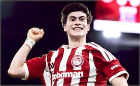 Hormiga González brilla con doblete en la victoria del Olympiacos en la Copa de Grecia
