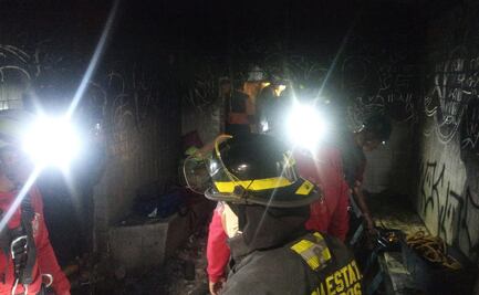 Joven cae a pozo de 30 metros en Puebla; buscan rescatarlo con vida