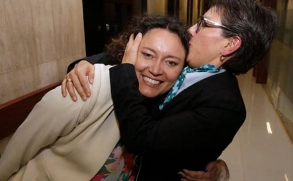 Alcaldesa electa de Bogotá se casa con su novia antes de asumir el cargo