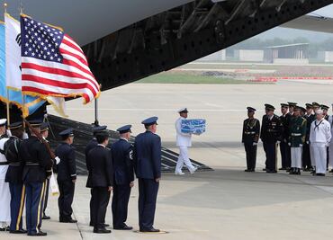 Norcorea entrega restos de soldados de EU muertos durante Guerra de Corea