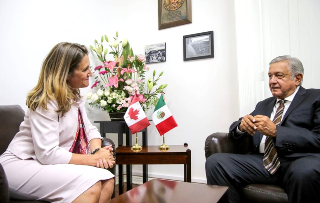 Canciller de Canadá, Chrystia Freeland y el virtual presidente electo, Andrés Manuel López Obrador. Foto: Especial