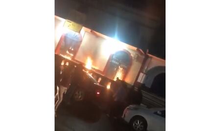 Habitantes de Huitzilac incendian Palacio Municipal por una presunta detención irregular