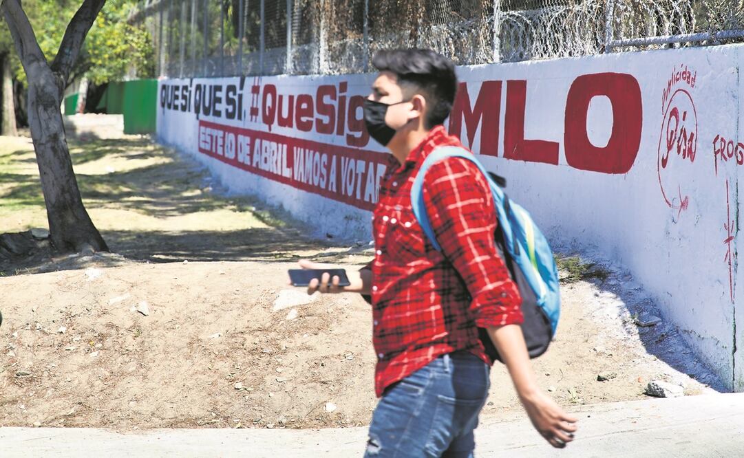 Toda la propaganda gubernamental deberá suspenderse hasta el próximo 10 de abril, señala la Constitución, mientras que la autoridad electoral es la única autorizada para promover la revocación de mandato. Foto: GERMÁN ESPINOSA/ EL UNIVERSAL