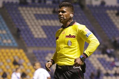 Activistas apoyan a árbitro discriminado Adalid Maganda