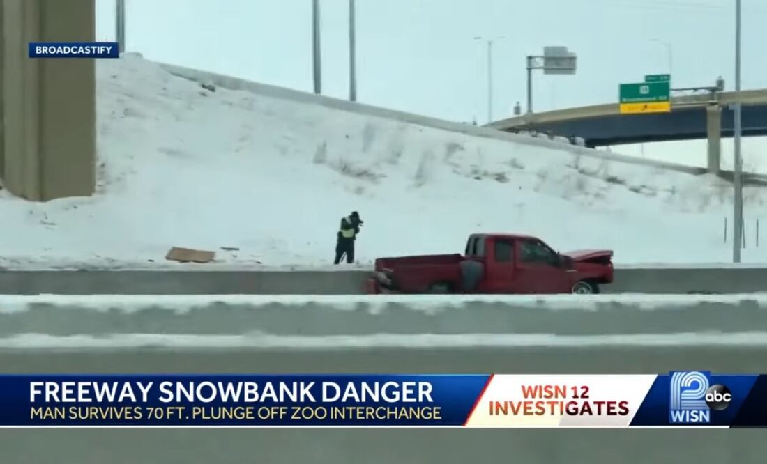 En video: conductor choca con montículo de nieve y cae 70 metros por un puente