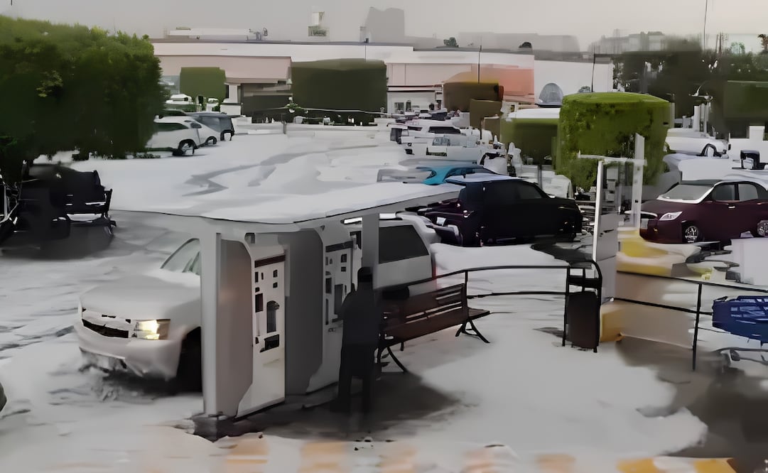 Las lluvias intensas y granizo en Cuajimalpa han generado afectaciones viales, como el cierre del paso a desnivel que conecta la avenida Carlos Echánove con la carretera México-Toluca para salir a Santa Fe. | Foto: Especial.
