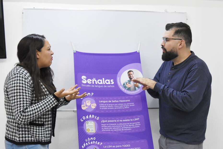 Elizabeth Medina De Los Santos y Alex Gallardo de Alas de las Artes. Foto: Eduardo Castañeda EL UNIVERSAL