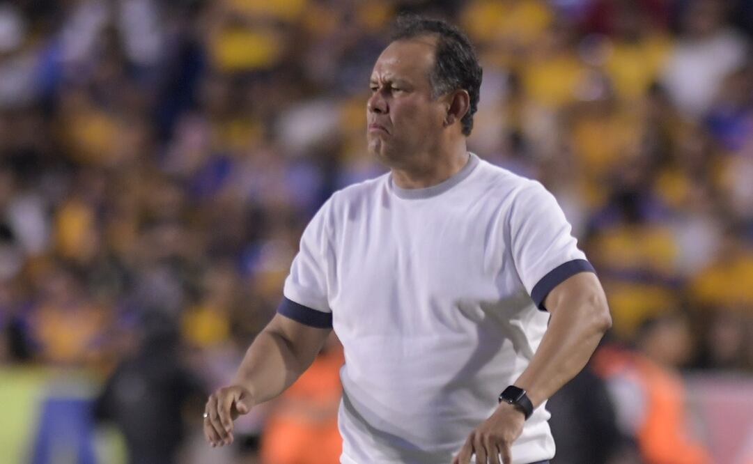 Juan Reynoso en el duelo de Tigres vs Cruz Azul - FOTO: Imago7