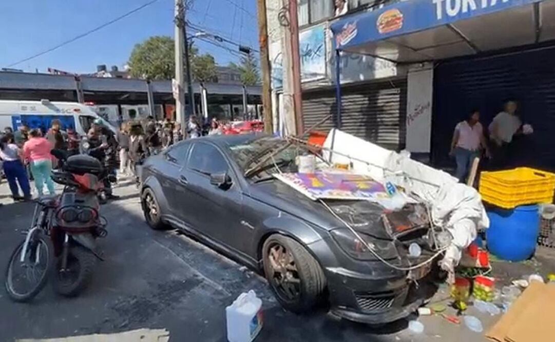Un accidente de tránsito en la alcaldía Cuauhtémoc dejó un vendedor de jugos lesionado, el responsable fue detenida. (22/01/25) Foto: Especial