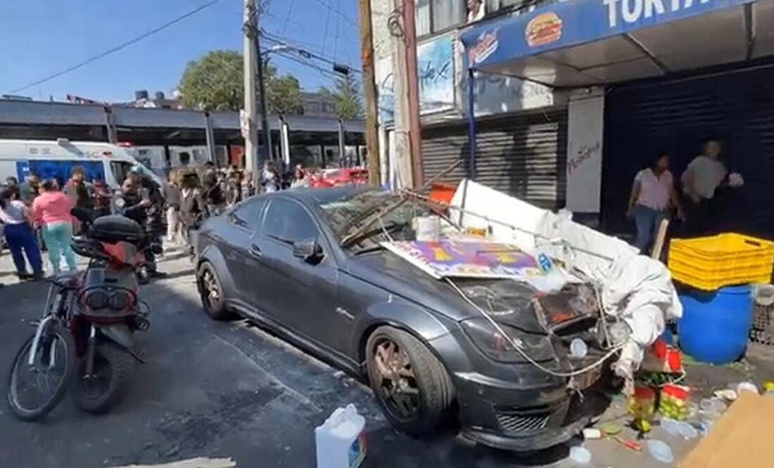 Un accidente de tránsito en la alcaldía Cuauhtémoc dejó un vendedor de jugos lesionado, el responsable fue detenida. (22/01/25) Foto: Especial