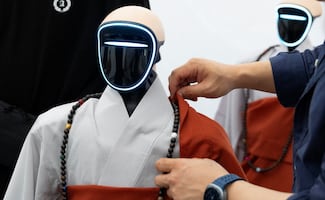 Robots monje desfilan en festival budista de Corea del Sur; tecnología sorprende a miles de asistentes
