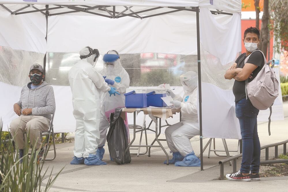 Con registros desde el 16 de agosto, en México se aplican 0.07 test diarios para detectar coronavirus por cada mil habitantes, según datos de la Universidad de Oxford. Foto: ARCHIVO EL UNIVERSAL