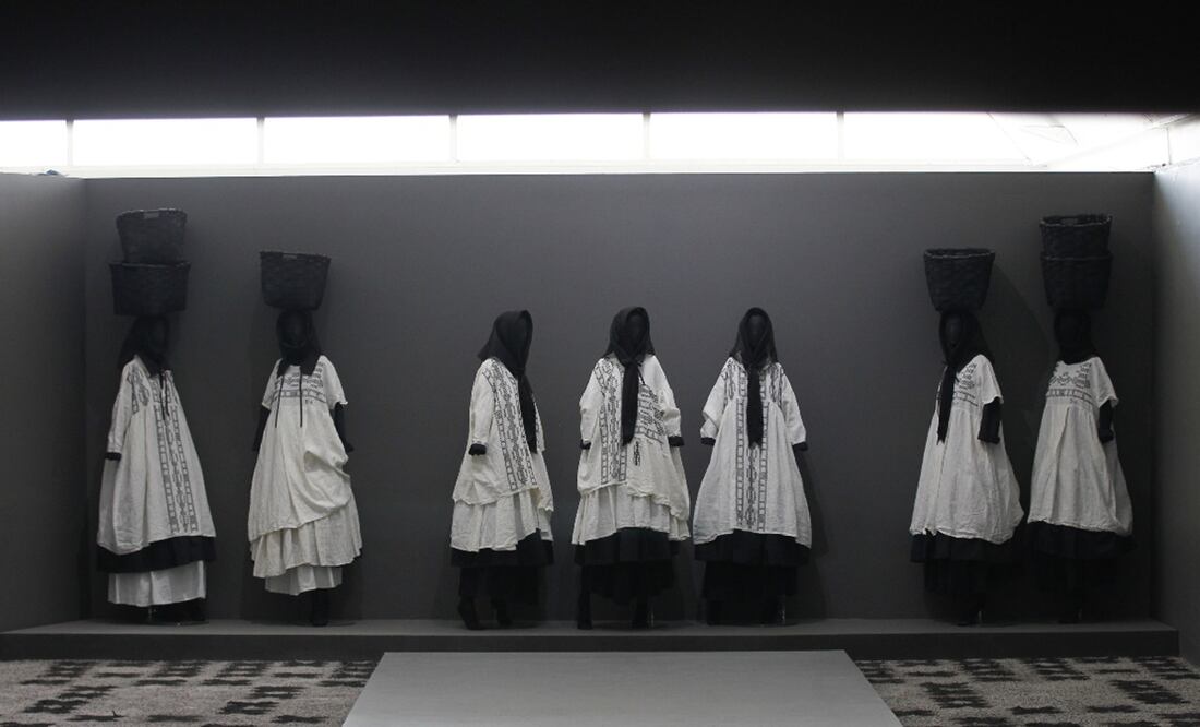 Vista de la exposición "Mujer de Negro", traída desde Galicia, España en el Museo de Arte de Zapopan, estado de Jalisco (México). Foto: EFE/Francisco Guasco
