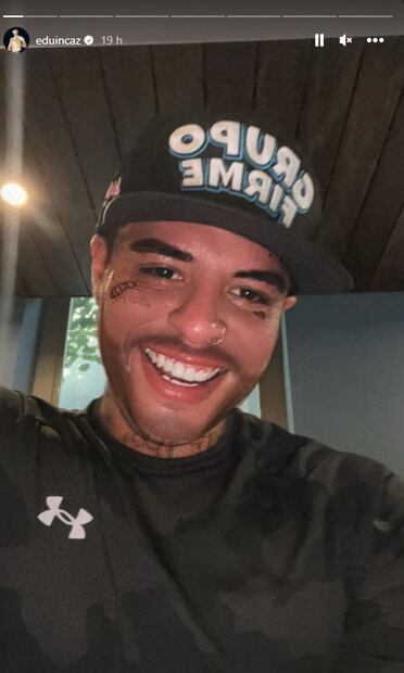Eduin Caz "sigue" los pasos de Nodal y muestra su rostro lleno de tatuajes, ¿le quedan bien?