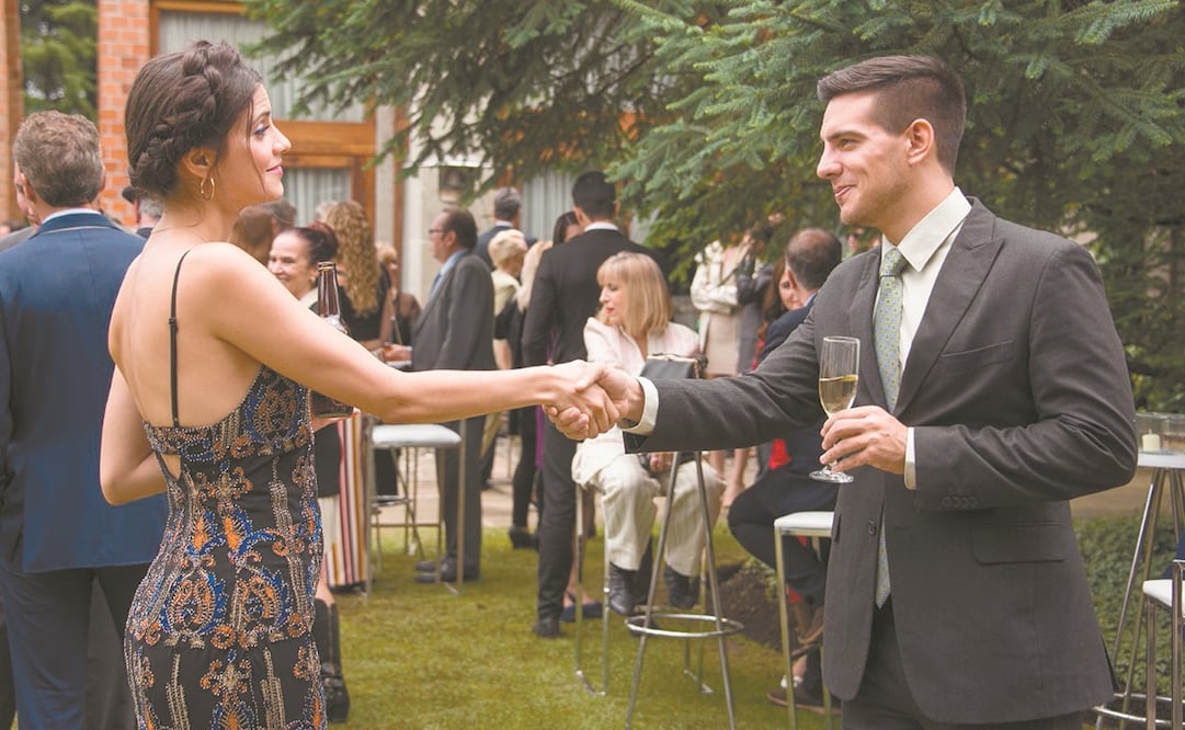 En la historia dirigida por Raúl Martínez (Un padre no tan padre) se verá a un joven, empleado de restaurante, quien desea ser igual que la clientela atendida, lo cual logra por un incidente fortuito. Foto: Videocine.