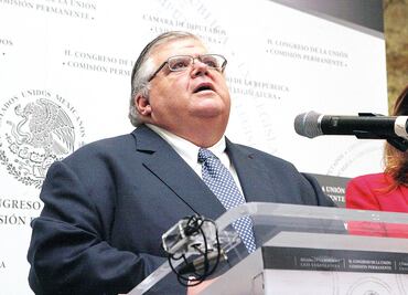 El dólar, imparable; ya roza los 17 pesos