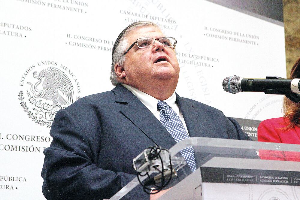 Agustín Carstens afirmó ante legisladores que el Banco de México hará de todo para evitar que la fortaleza del dólar impulse un alza de precios (LUCÍA GODÍNEZ. EL UNIVERSAL)
