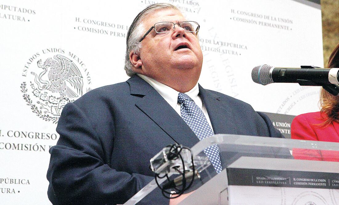 Agustín Carstens afirmó ante legisladores que el Banco de México hará de todo para evitar que la fortaleza del dólar impulse un alza de precios (LUCÍA GODÍNEZ. EL UNIVERSAL)
