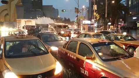 Van ocho anegaciones por lluvias en el DF