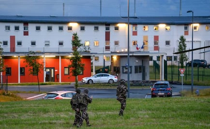 Reportan toma de rehenes en prisión más segura de Francia