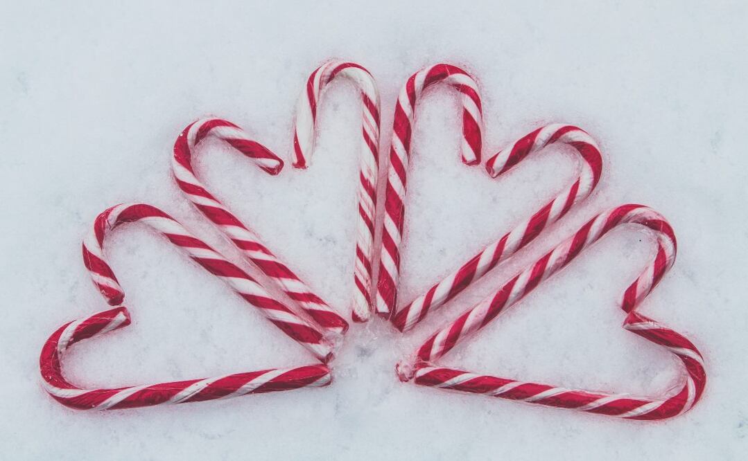 Caramelo en forma de corazón Navidad. / Foto: Unsplash.