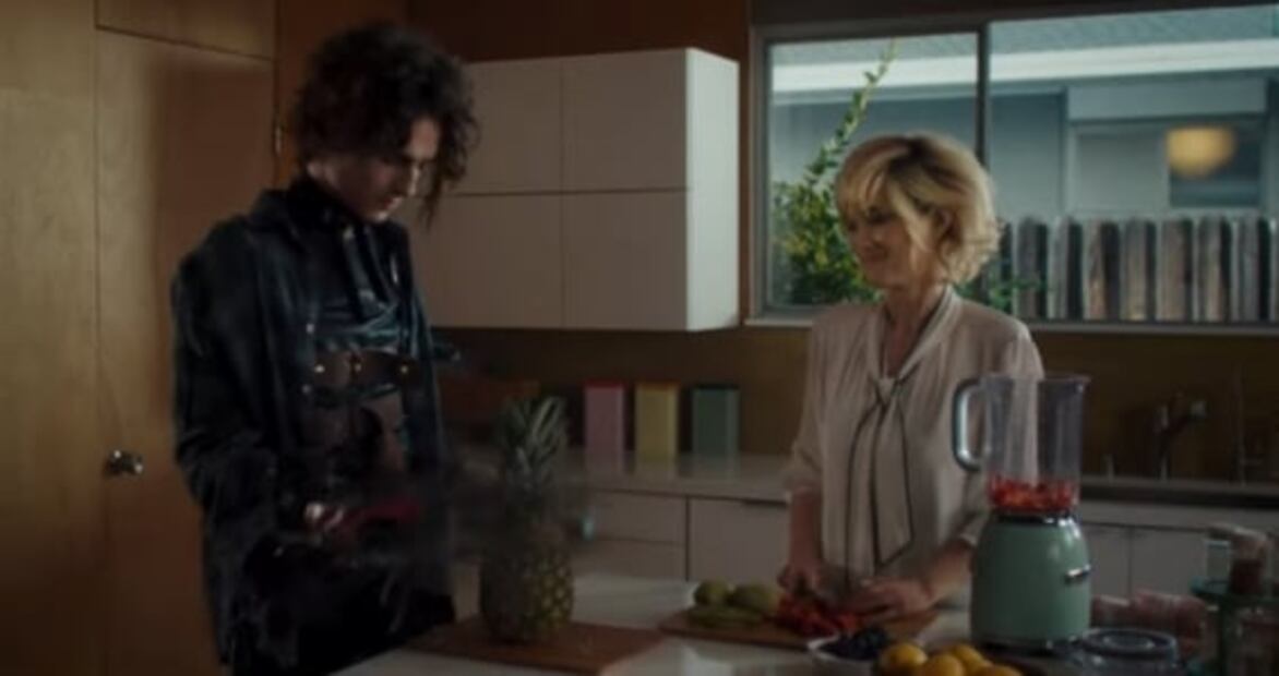 Checa el comercial de Super Bowl de Timothée Chalamet como hijo de Edward Scissorhands
