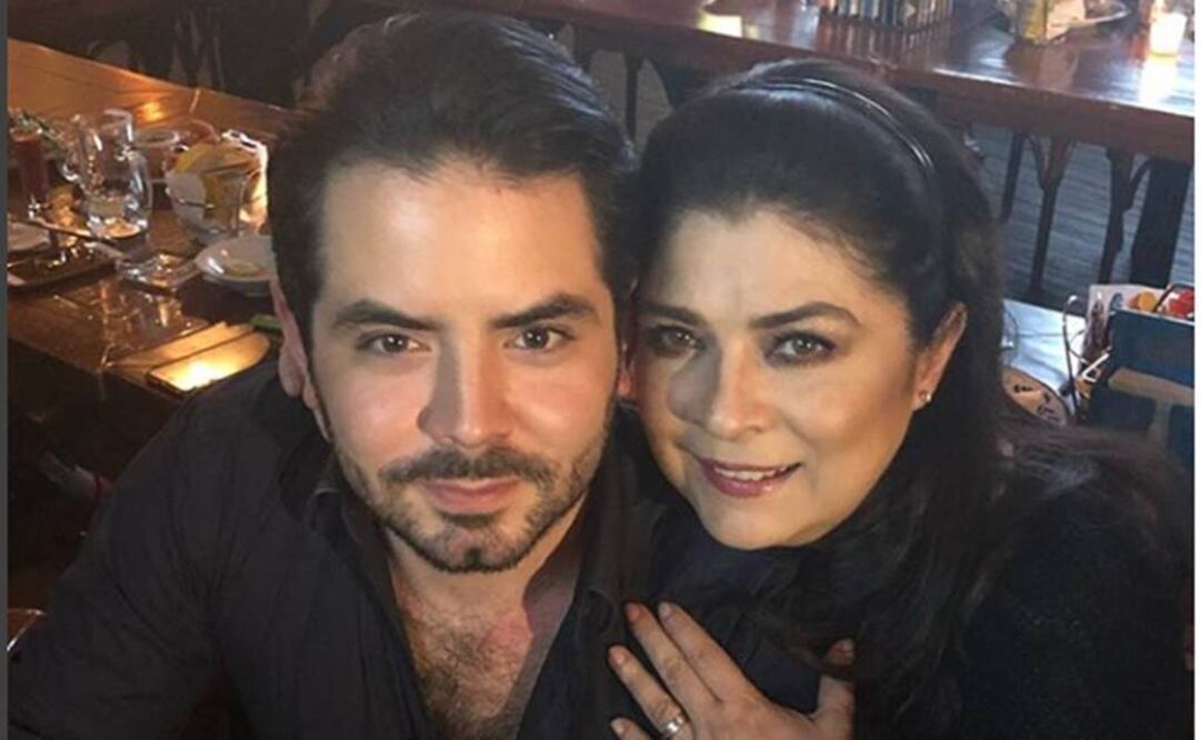 Victoria Ruffo llora por la partida de su hijo José Eduardo Derbez. FOTO: Instagram
