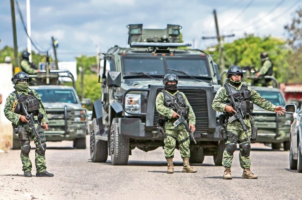 Francisco Javier Zazueta fue localizado en el fraccionamiento Acueducto, donde estaba su casa de seguridad. Vecinos comentaron que minutos después de las 12 de la noche percibieron el despliegue de marinos y militares (RASHIDE FRÍAS. CUARTOSCURO)