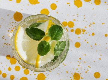 Baja el colesterol con esta agua de avena con limón