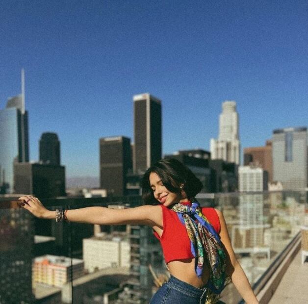 Ángela Aguilar enamora con vestido floral perfecto para el verano