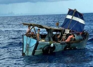 Rescatan en alta mar a 19 balseros cubanos en Yucatán