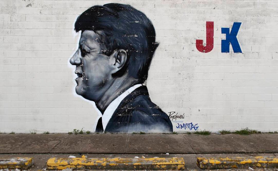 Un mural del mandatario se aprecia en las calles de la ciudad. Fotografía de aP