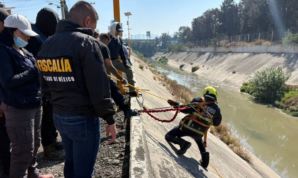 Colectivos, personal voluntario y autoridades realizan búsqueda de personas desaparecidas en el Canal Emisor Poniente, Izcalli. Foto: Arturo Contreras.