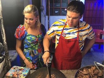 Samuel García vende "tacos gobernador" y causa polémica en redes