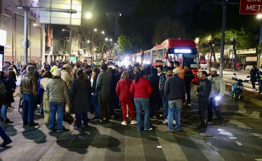 Alrededor de 100 personas realizan un bloqueo en Av. Insurgentes Norte (17/12/2024). Foto: Valente Rosas | EL UNIVERSAL